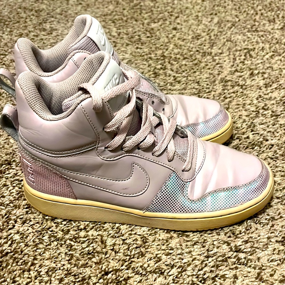 Women’s Nike shoes size 7